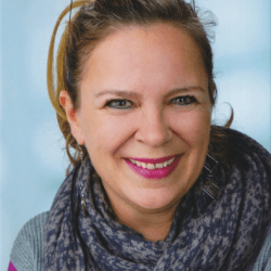 Porträtaufnahme von Astrid Schernhammer, Inhaberin von Upfox Marketing, für die Seite: Über mich